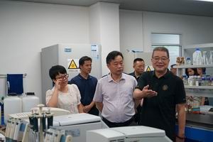 调整大小 参观重点实验室.jpg